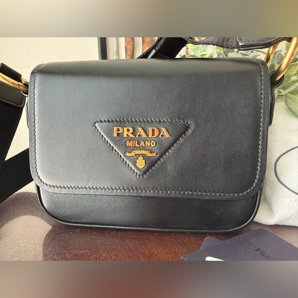Authentic Prada 1BD302 Pattina in Pelle Vitello Black Leather. - Picture 4 of 16